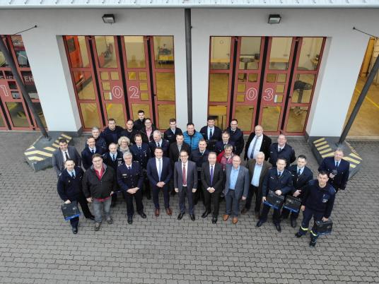 Sparkassenversicherung rüstet Feuerwehren der Verbandsgemeinde Alzey-Land mit Wärmbildkameras aus