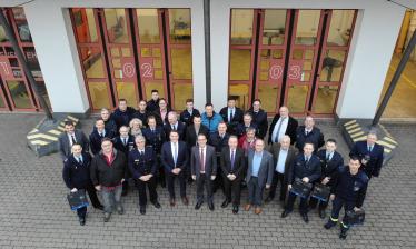 Sparkassenversicherung rüstet Feuerwehren der Verbandsgemeinde Alzey-Land mit Wärmbildkameras aus