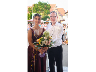 Bürgermeister mit Annika Schuster