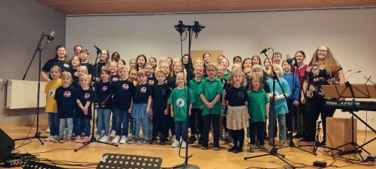 Gruppenbild der Kinderchöre 2025